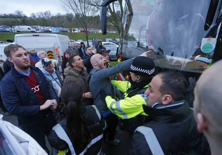 Silný uragán nadávek. Fanoušci Aston Villy slovně zaútočili na hráče!