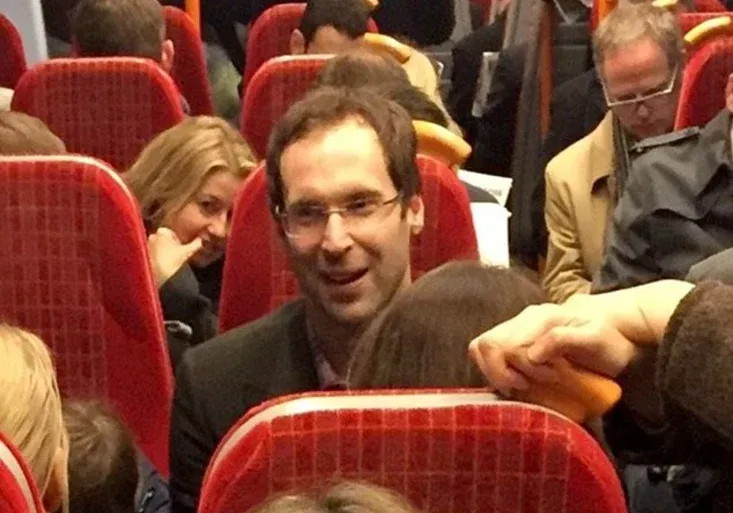 Anglie u vytržení. Petr Čech místo ve sporťáku cestoval vlakem!