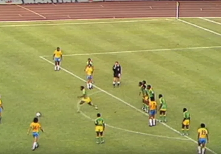 VIDEO: Legenda ožila. Fotbalisté neměli pochopení pro signály a udělali „Zaire“. To musíte vidět!