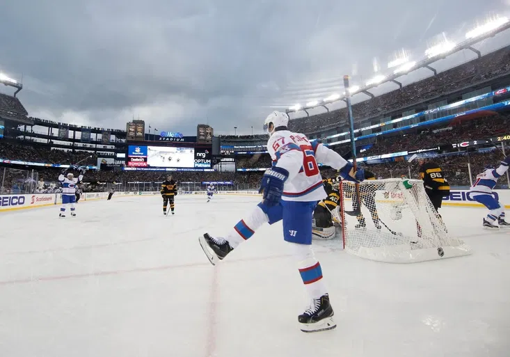 NHL Winter Classics: Stíhačky na nebi, davy v hledišti, ďábel Condon v brance!