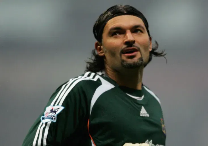 Další pocta pro Srníčka. Newcastle vyběhne na Arsenalu ve speciálních trikách