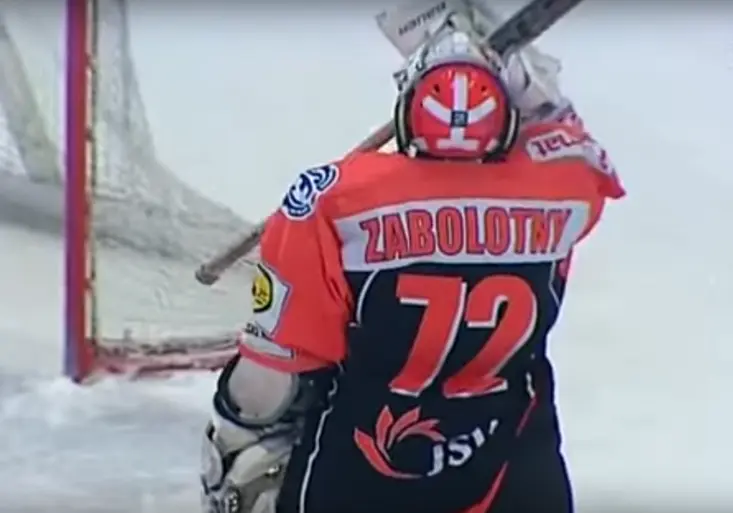 Nejradši by se neviděl! Polský brankář si dal neuvěřitelný vlastní gól