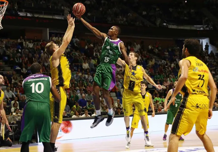 Euroliga: Zvládne Malaga vstup do fáze TOP 16? V cestě jí stojí Turci