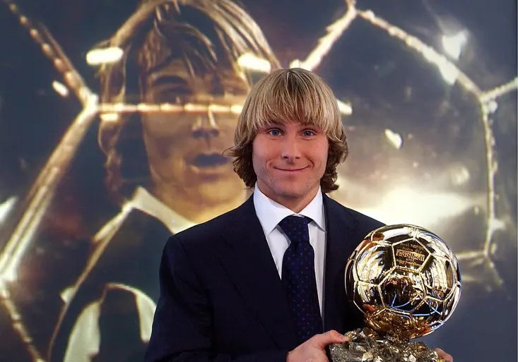 Právě před 12 lety dostal Pavel Nedvěd Zlatý míč. Zavzpomínejte na jeho úžasný rok 2003