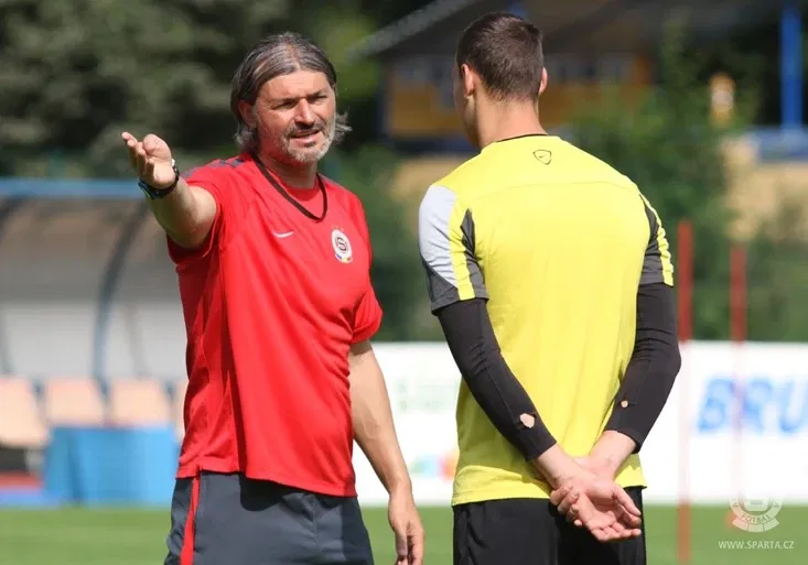 Šok! Pavel Srníček, trenér brankářů Sparty, zkolaboval. Prodělal srdeční zástavu a bojuje o život