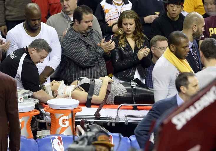 Nebezpečně blízké setkání s LeBronem. Jak basketbalista zalehl golfistovi manželku. Skončila v nemocnici!