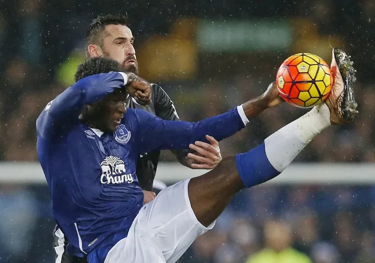 Premier League: Chelsea bez Mourinha ožila, Manchester se potápí. A Lišky z Leicesteru dál vedou!