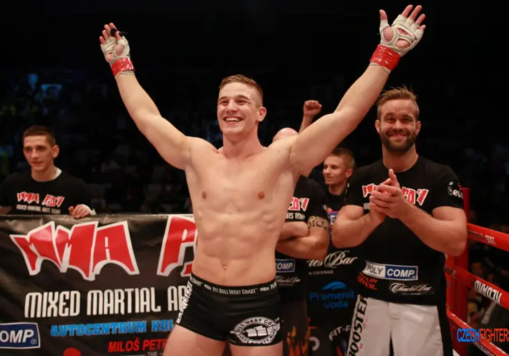To byla řežba! Šampionát MMA v Praze přinesl skvělé zápasy. Tady je celý záznam