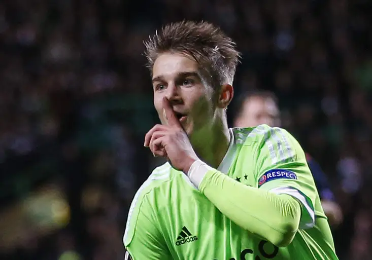 Mladík Černý vykřesal naději pro Ajax parádním gólem a pak režíroval oslavu!