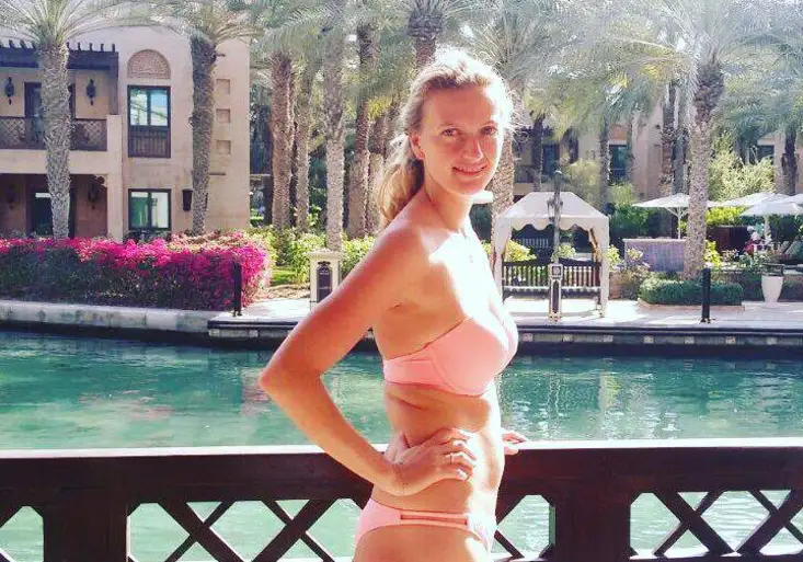 Krásná a bohatá! Petra Kvitová se svým fanouškům ukázala v bikinách. Jak se vám líbí její křivky?