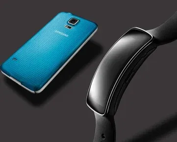 Ozvěny MWC: Samsung překvapil fitness hodinkami Gear Fit