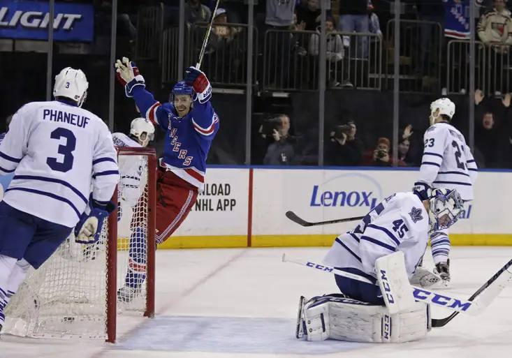 Rangers mají devátou výhru v řadě. Stepan zostudil brankáře gólem z poloviny kluziště!