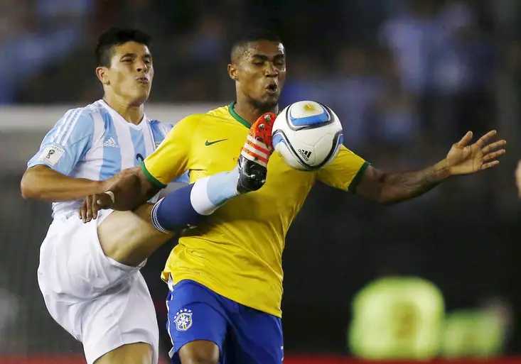 Pozor na Douglase Costu! Dokáže ztrapnit i vlastní spoluhráče. Své o tom ví brankář Ramos