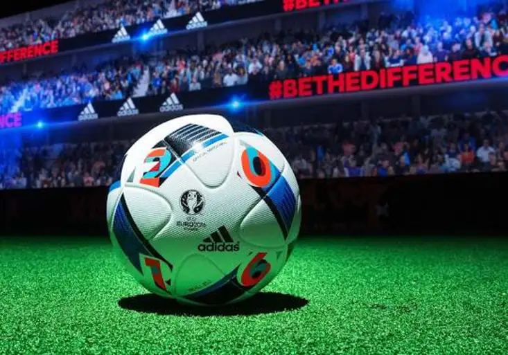 EURO 2016: Jak moc se oficiální míč turnaje „Krásná hra“ liší od svých předchůdců?