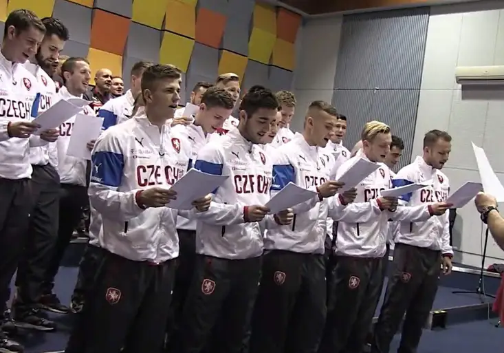 Hit, nebo propadák? Čech, Kadlec, Darida a spol. oslavili postup na Euro písní. Co na ni říkáte?