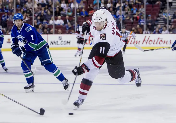 NHL: Hanzal se drží na čele asistentů. V noci pomohl k další výhře Arizoně