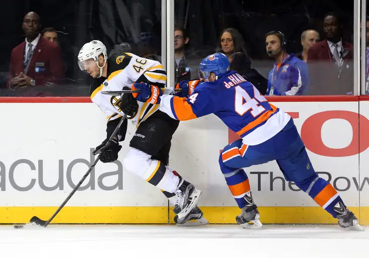 NHL: Krejčí už zase táhnul Boston, Mrázek nahradil Howarda, který dostal pecku kolenem do hlavy