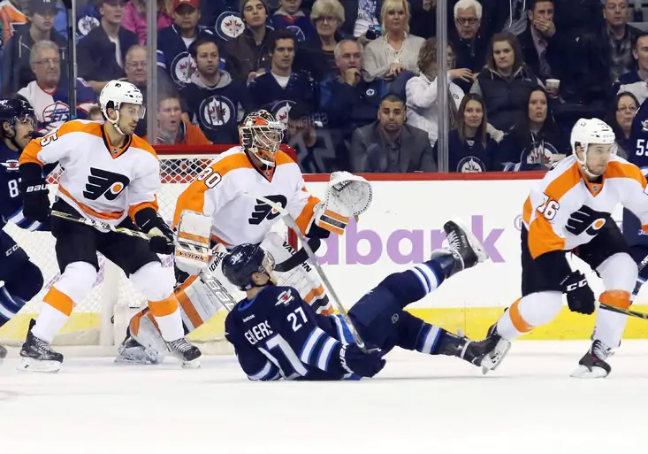 NHL: Neuvirth předčil Pavelce a má třetí nulu. Krejčího natřel trenér Bostonu