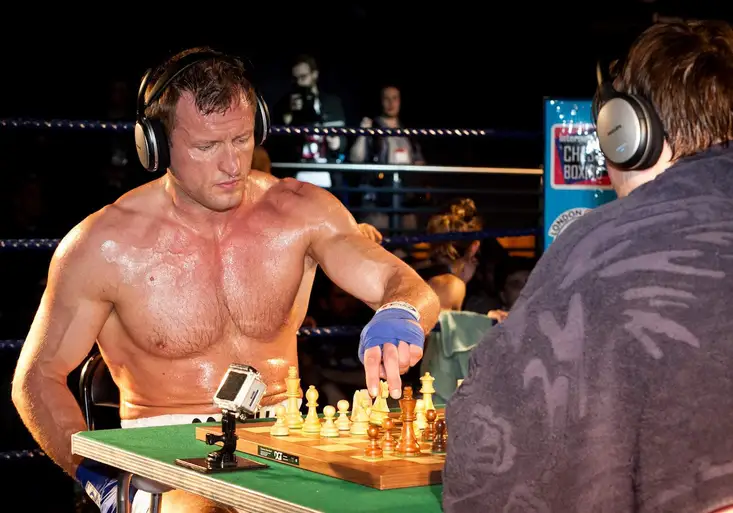 Bizarní sporty: Knock-out na šachovnici nebo šach-mat v ringu? I to nabízí ŠACHBOX!