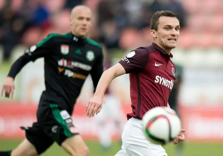 Sparta s pomocí rozhodčího přežila první poločas, potom už řádil Fatai. Pražané jsou zpět na prvním místě