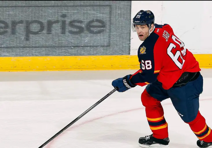 Dva góly a ustřelená flaška s vodou. Jágr si znovu počínal jako hokejový král