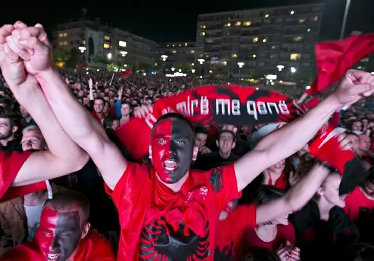 Podívejte se na divoké oslavy v Albánii! Fotbalisté vyhráli v Arménii a poprvé pojedou na Euro