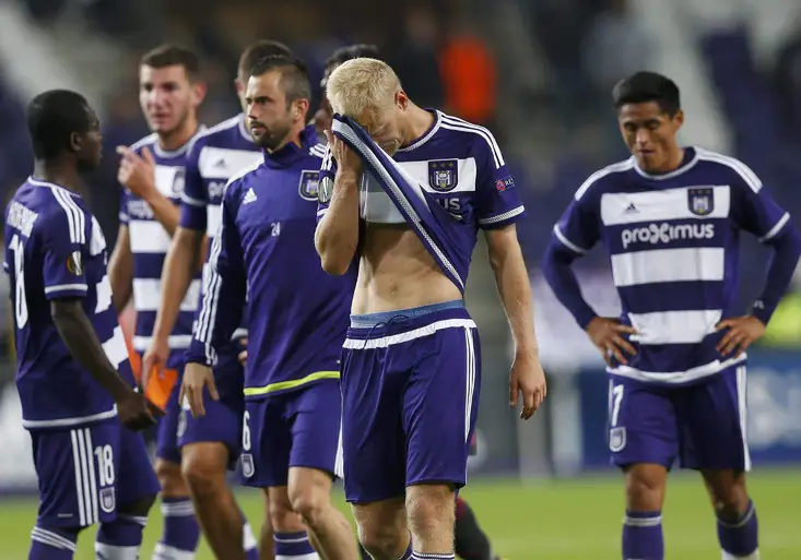 To jste ještě neviděli! Tři neproměněné penalty Anderlechtu a nakonec vlastní gól