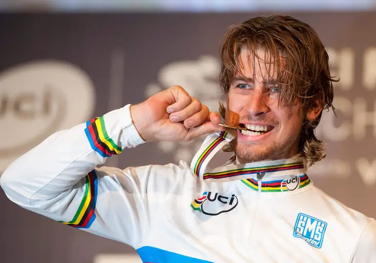 Slovensko je na nohou! Věčně druhý Sagan je mistrem světa. Soupeře překvapil už 3 kilometry před cílem