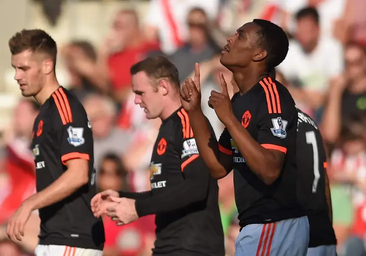 Anthony Martial zastínil Rooneyho. Dvěma góly pomohl Manchesteru United k vítězství v Southamptonu!