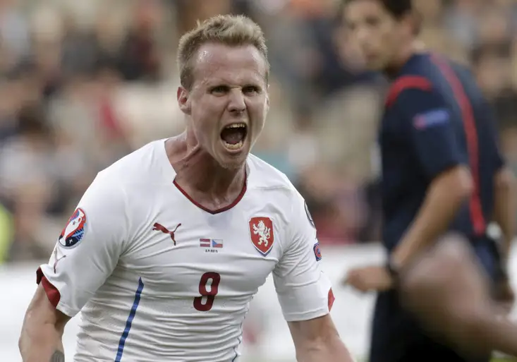 Manažer „repre“ to přepískl: Ať hodí kamenem, kdo neboural opilý. Jaké jsou reakce?