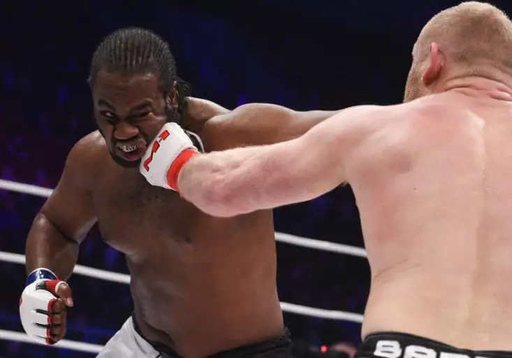 Bitva o Nebeskou říši. Turnaj rváčů MMA zavítal poprvé do Číny.