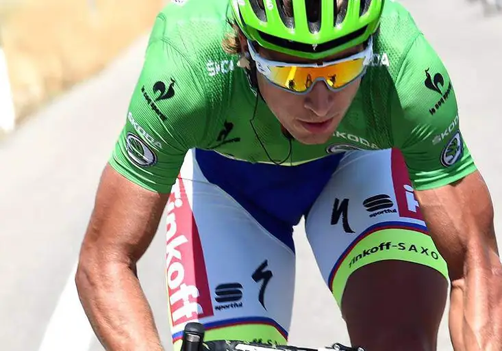 Motocykly na Vueltě kosí cyklisty. Jak dlouho ještě?