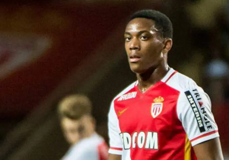 Období přestupů se chýlí ke konci, překonají kluby Premier League rekord?