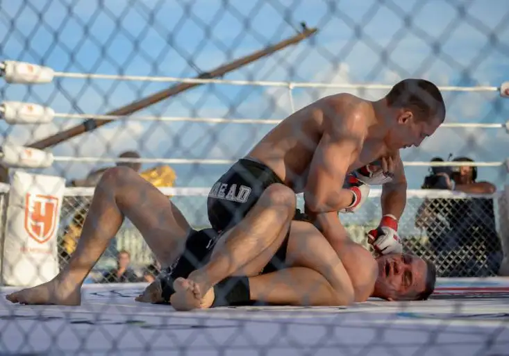 MMA: Epický turnaj v Petrohradu. Podívejte se na titulové zápasy z přístavu