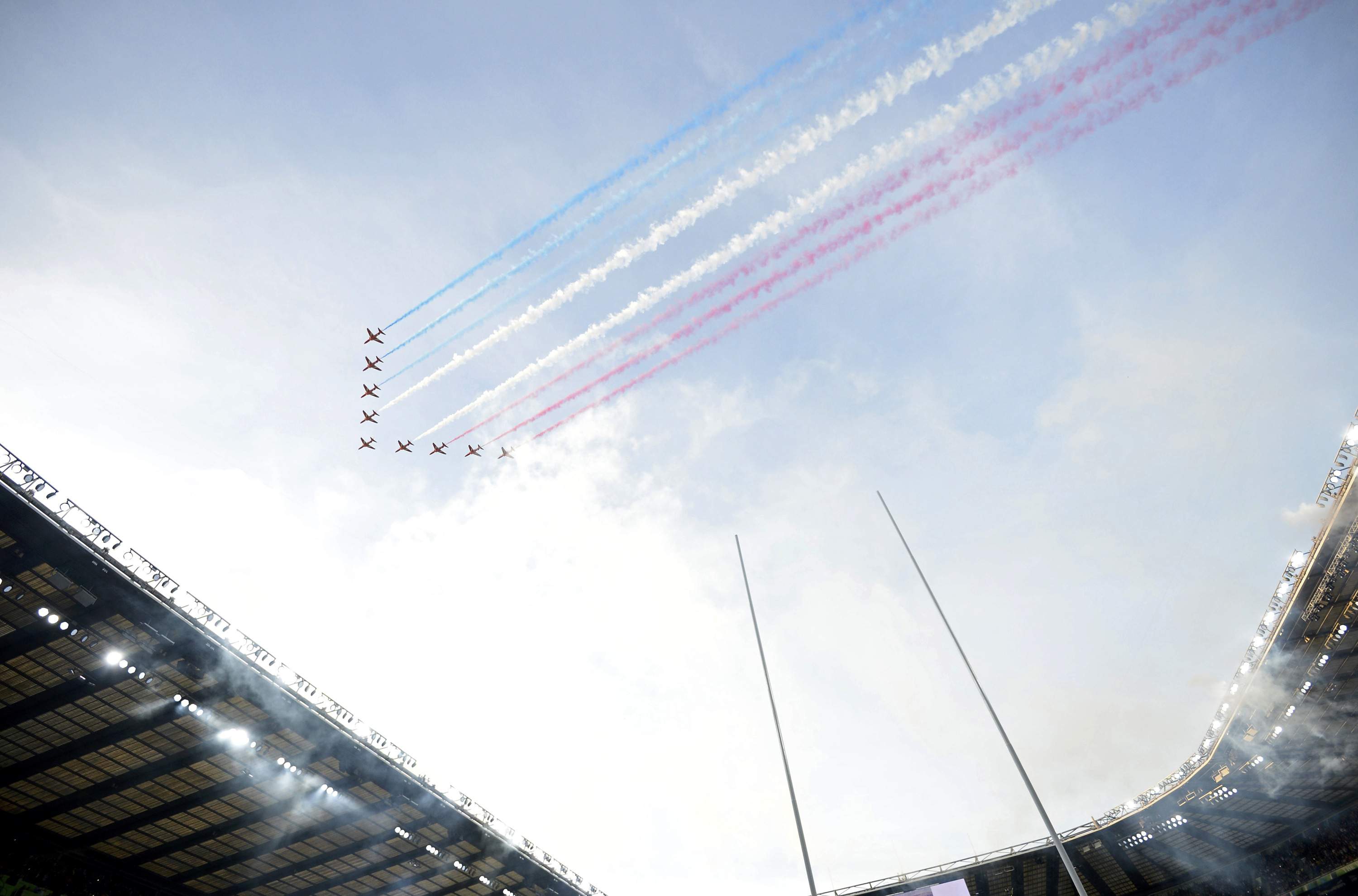 The Red Arrows, the British Royal Air Force Aerobatic Team, performs before the Rugby World Cup final match between New Zealand and Australia at Twickenham in London, Britain, October 31, 2015.     REUTERS/Dylan Martinez  Picture Supplied by Action Images
