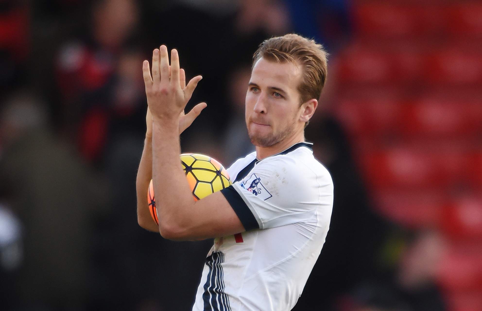 Football - AFC Bournemouth v Tottenham Hotspur - Barclays Premier League - Vitality Stadium, Dean Court - 25/10/15 Tottenham's Harry Kane celebrates at full time with the matchball after completing his hat-trick Action Images via Reuters / Tony O'Brien Livepic EDITORIAL USE ONLY. No use with unauthorized audio, video, data, fixture lists, club/league logos or "live" services. Online in-match use limited to 45 images, no video emulation. No use in betting, games or single club/league/player publications.  Please contact your account representative for further details.