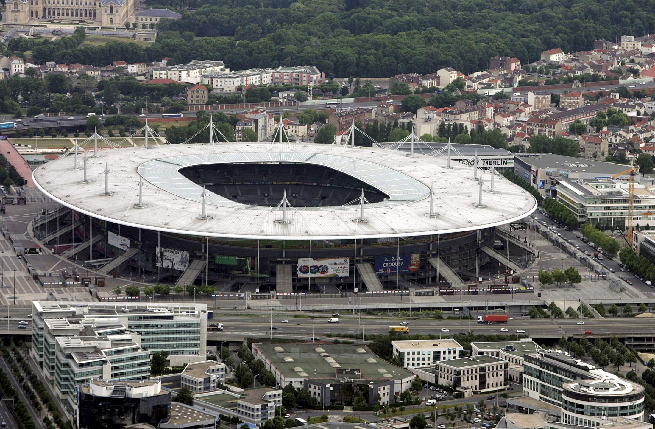 An aerial view shows the Stade de France stadium in Paris, France in this June 15, 2005 file picture. France was rocked by multiple, near simultaneous attacks on entertainment sites around Paris on November 13, 2015 evening and French media said at least 60 people were killed and hostages were being held in a concert hall in the capital. At least two explosions were heard near the Stade de France national stadium where a France-Germany friendly football match was being played. REUTERS/Regis Duvignau