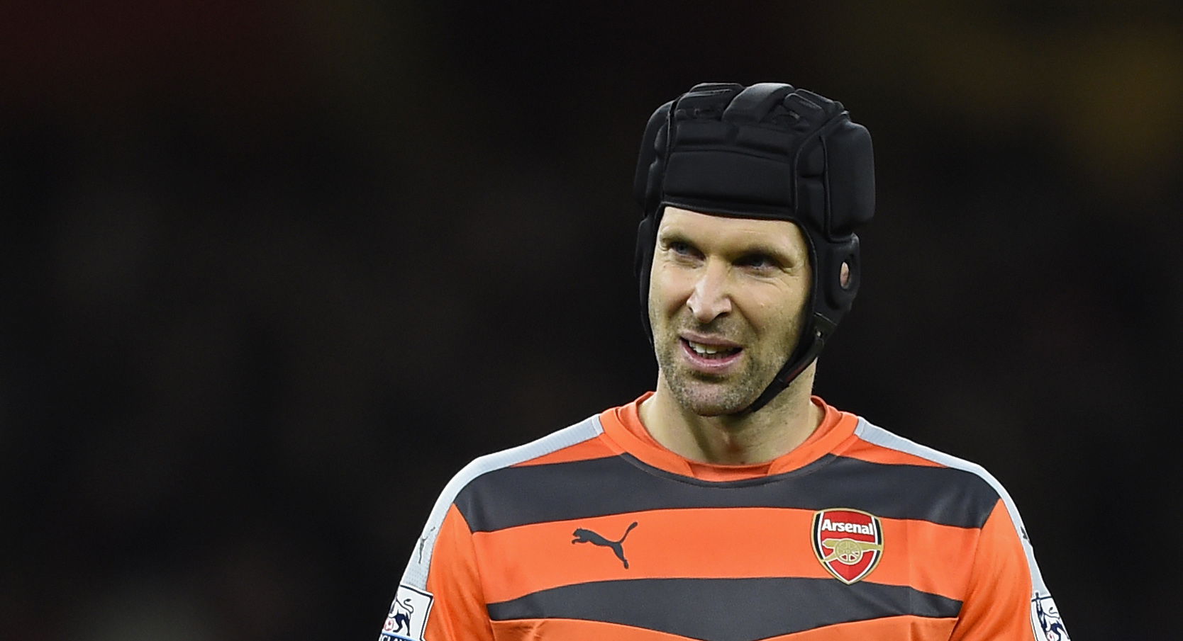 Football Soccer - Arsenal v Manchester City - Barclays Premier League - Emirates Stadium - 21/12/15 Arsenal's Petr Cech Reuters / Dylan Martinez Livepic EDITORIAL USE ONLY. No use with unauthorized audio, video, data, fixture lists, club/league logos or "live" services. Online in-match use limited to 45 images, no video emulation. No use in betting, games or single club/league/player publications.  Please contact your account representative for further details.