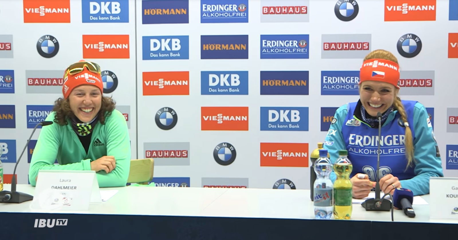 Laura Dahlmeieirová a Gabriela Koukalová